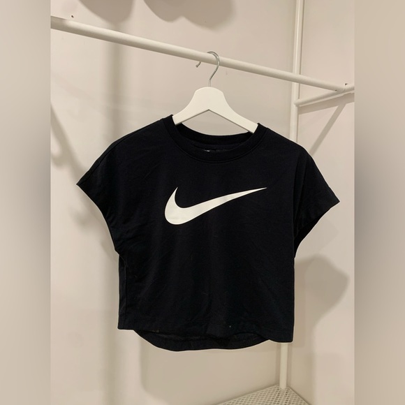 nike crop top - Picture 1 of 3